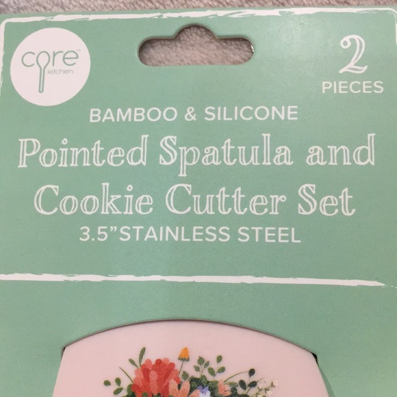 Spring Showers Floral Rainboots Spatula and Flower Cookie Cutter Set NWT - Picture 3 of 16